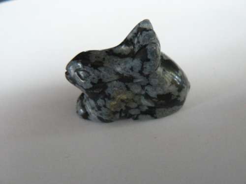SEMI PRECIOUS STONE RABBIT CAN BE STRUNG