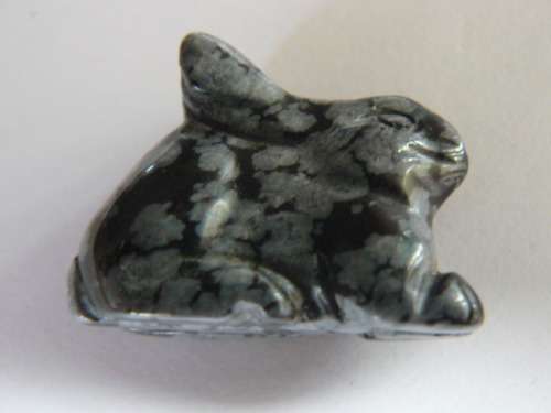 SEMI PRECIOUS STONE RABBIT CAN BE STRUNG
