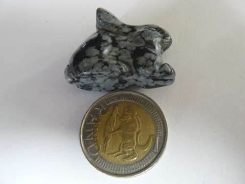 SEMI PRECIOUS STONE RABBIT CAN BE STRUNG