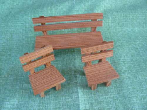 WOODEN MINIATURE DOLL HOUSE ITEMS