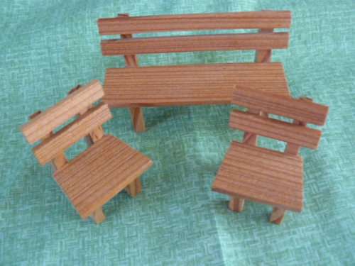 WOODEN MINIATURE DOLL HOUSE ITEMS