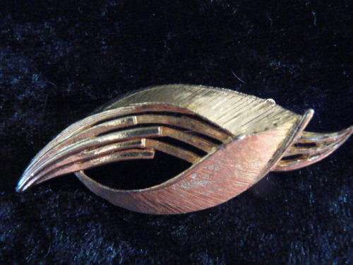 GOLD TONED BROOCH
