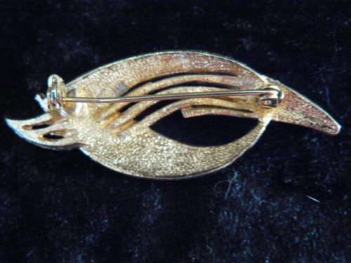 GOLD TONED BROOCH
