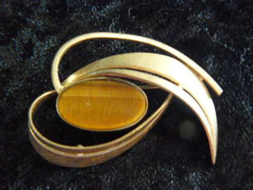 GOLD TONED AND TYGERS EYE BROOCH