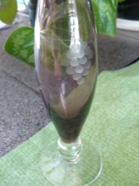 STUNNING GLASS VASE