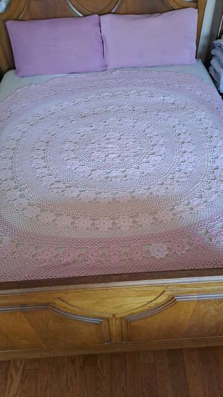 Stunning cotton crocheted large 1.85m table cloth PLEASE HAVE A CLOSER LOOK + FREE GIFT - REDUUCED!!