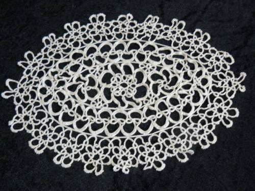 TATTING DOILIE
