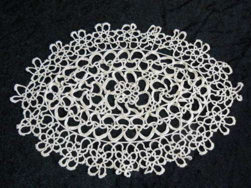 TATTING DOILIE
