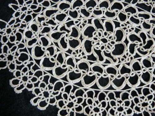 TATTING DOILIE