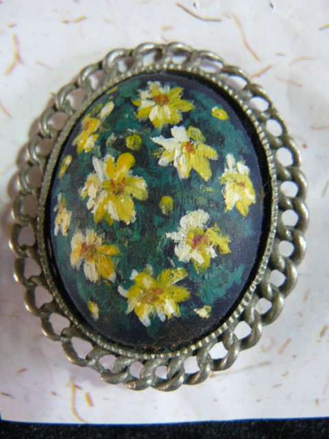 HAND PAINTED BROOCH IN SILVER METAL WARE