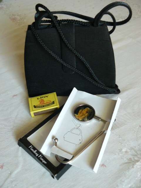 VINTAGE BAG AND HAND BAG HANGER