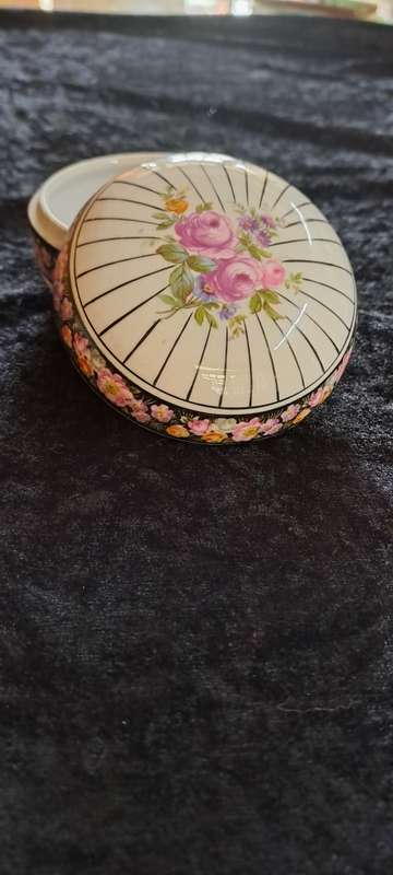 Beautiful hallmarked hand painted trinket box