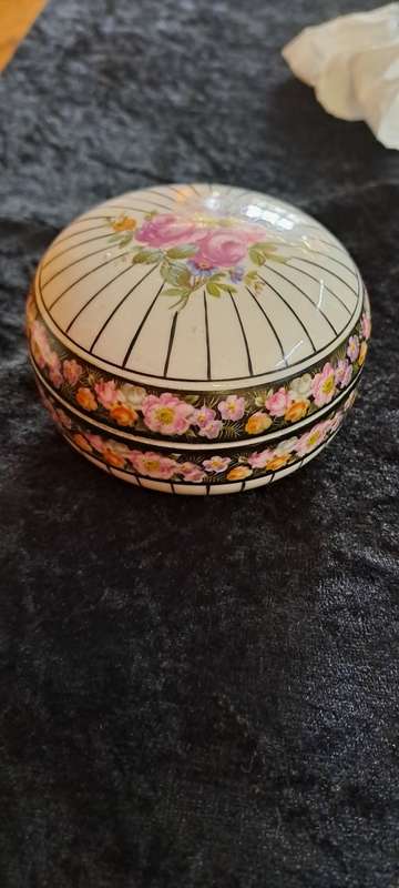 Beautiful hallmarked hand painted trinket box