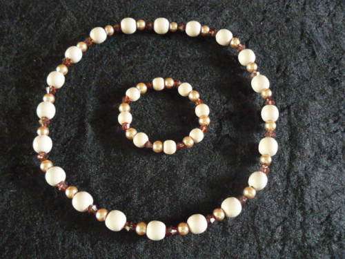 CUNKY BEADDED NECKLACE AND MATCHING BRACELETT STRETCH