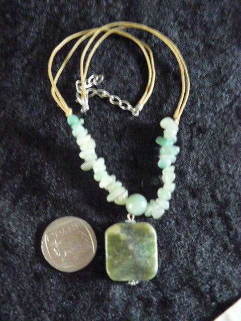 NECKLACE WITH GREEN SEMI PRECIOUS STONES 44 CM