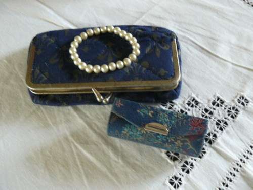 FOUX PEARL STRETCH BRACELET - LIP STICK HOLDER AND MAKE UP BAG