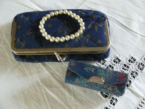 FOUX PEARL STRETCH BRACELET - LIP STICK HOLDER AND MAKE UP BAG