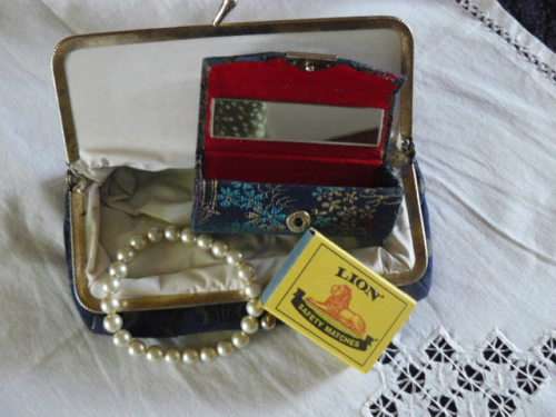 FOUX PEARL STRETCH BRACELET - LIP STICK HOLDER AND MAKE UP BAG