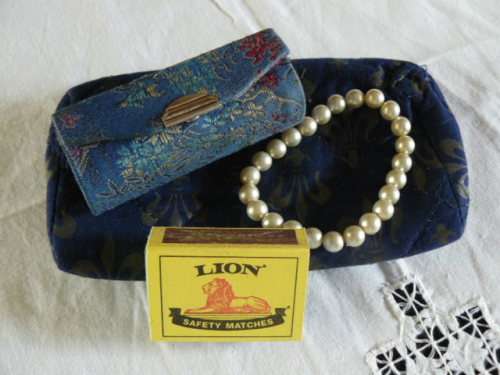 FOUX PEARL STRETCH BRACELET - LIP STICK HOLDER AND MAKE UP BAG