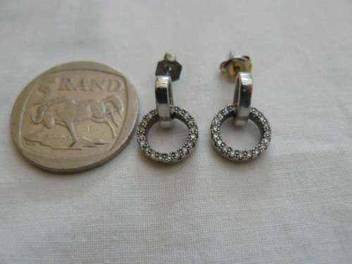 SILVER TONED FASHION EARRINGS
