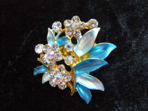 GOLD TONED BLING FASHION STONES BROOCH