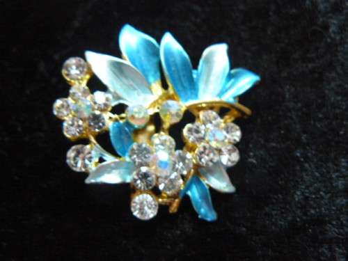 GOLD TONED BLING FASHION STONES BROOCH