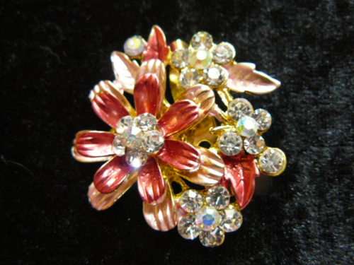 GOLD TONED BLING STONES FASHION BROOCH