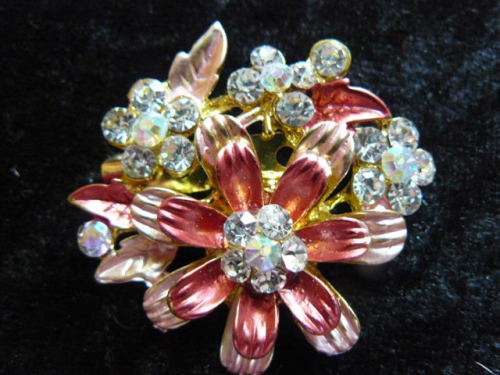 GOLD TONED BLING STONES FASHION BROOCH