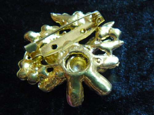 GOLD TONED BLING STONES FASHION BROOCH