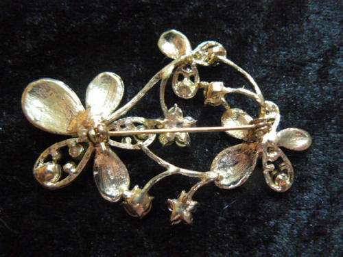 GOLD TONED BLING STONES FASHION BROOCH