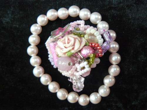 NECKLACE BRACET AND BROOCH SET