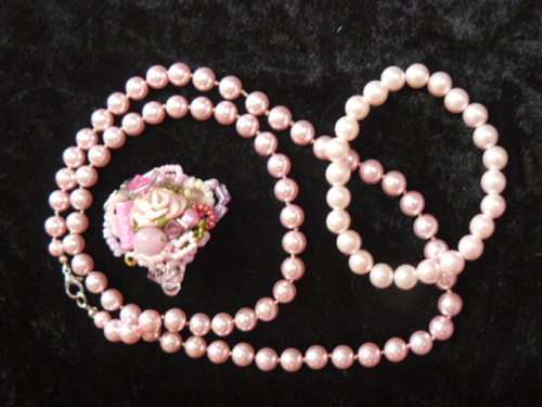 NECKLACE BRACET AND BROOCH SET