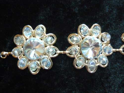 GOLD TONED WITH BLING STONES BRACELET 17 CM