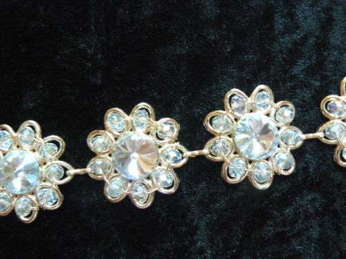 GOLD TONED WITH BLING STONES BRACELET 17 CM