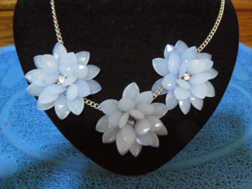FASHION NECKLACE BLUE FLOWERS 50 CM