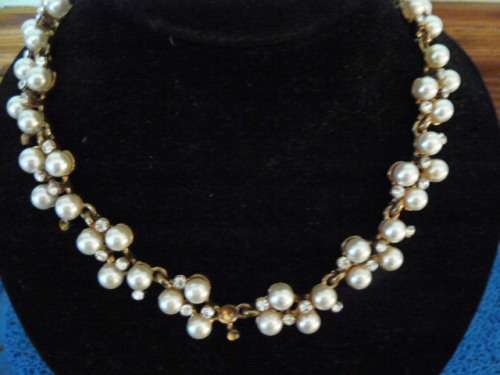 FOUX PEARL NECK NECKLACE 47 CM LONG 1 STONE MISSING BUT LOVELY