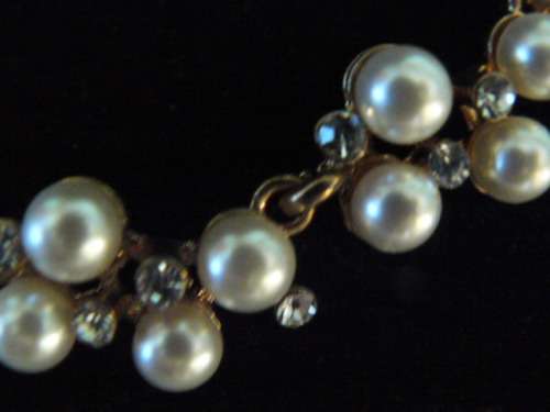 FOUX PEARL NECK NECKLACE 47 CM LONG 1 STONE MISSING BUT LOVELY