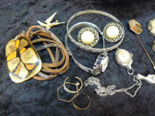 MIXED LOT OF FASHION JEWELERY LUCK DIP GOOD CONDITION PLEASE HAVE A LOOK !@!@!@!