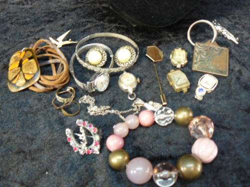 MIXED LOT OF FASHION JEWELERY LUCK DIP GOOD CONDITION PLEASE HAVE A LOOK !@!@!@!