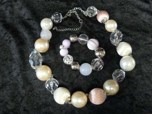 STUNNING CHUNCKY FASHION NECKLACE 72 CM AND STRETCH BANGEE