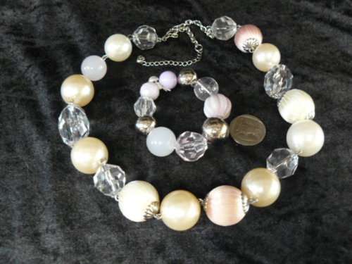 STUNNING CHUNCKY FASHION NECKLACE 72 CM AND STRETCH BANGEE