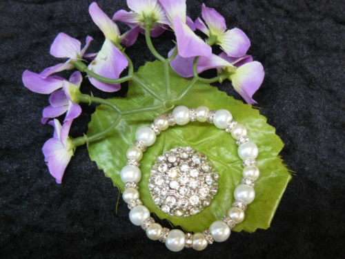 FOUX PEARL STRETCH BRACELET AND FASHION PIN ON BLING BUTTON