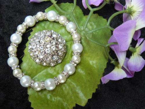 FOUX PEARL STRETCH BRACELET AND FASHION PIN ON BLING BUTTON