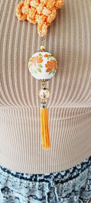very prettu porcelain and hand painted long necklace