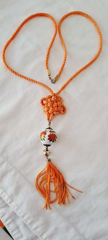 very prettu porcelain and hand painted long necklace