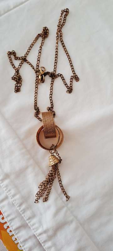 Bronzy coppery unusual but pretty long necklace