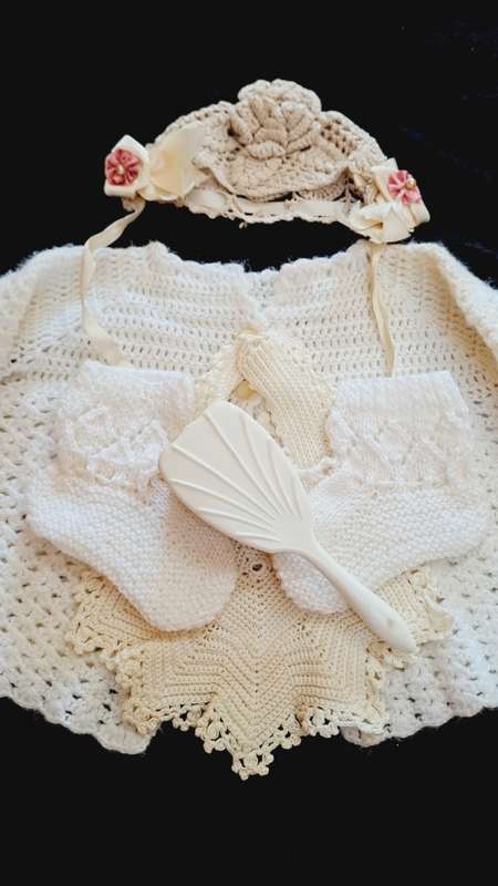 Vintage hand crotcheted baby set. Toooo beautiful