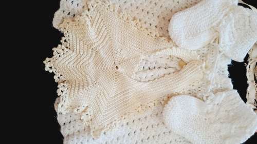 Vintage hand crotcheted baby set. Toooo beautiful