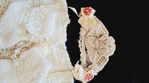 Vintage hand crotcheted baby set. Toooo beautiful