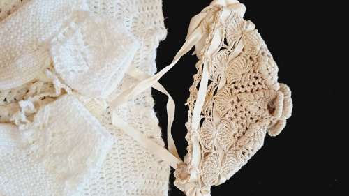 Vintage hand crotcheted baby set. Toooo beautiful
